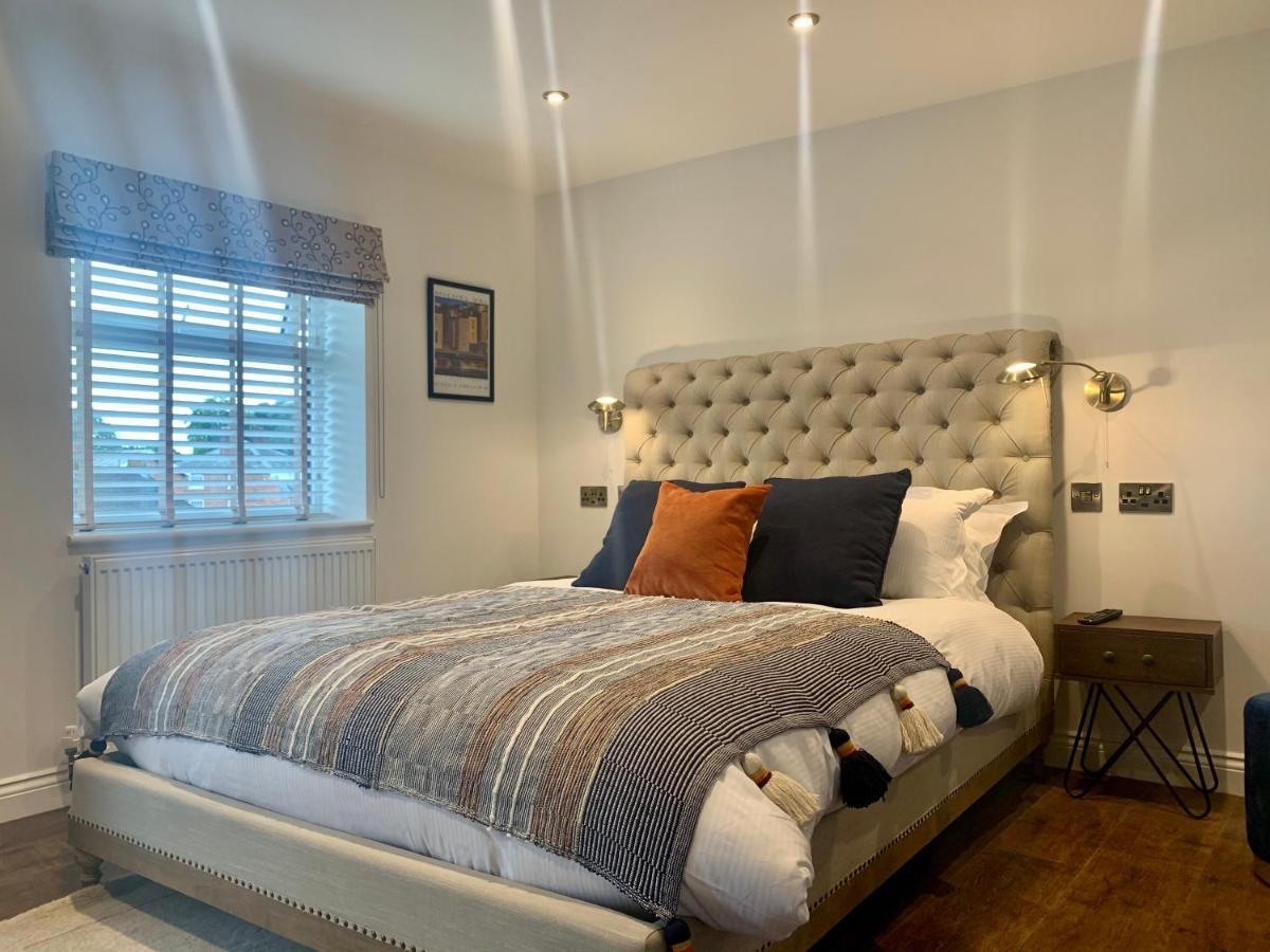 Upstairs At 33 - Self Check In Boutique Accommodation In Worcester Centre Экстерьер фото
