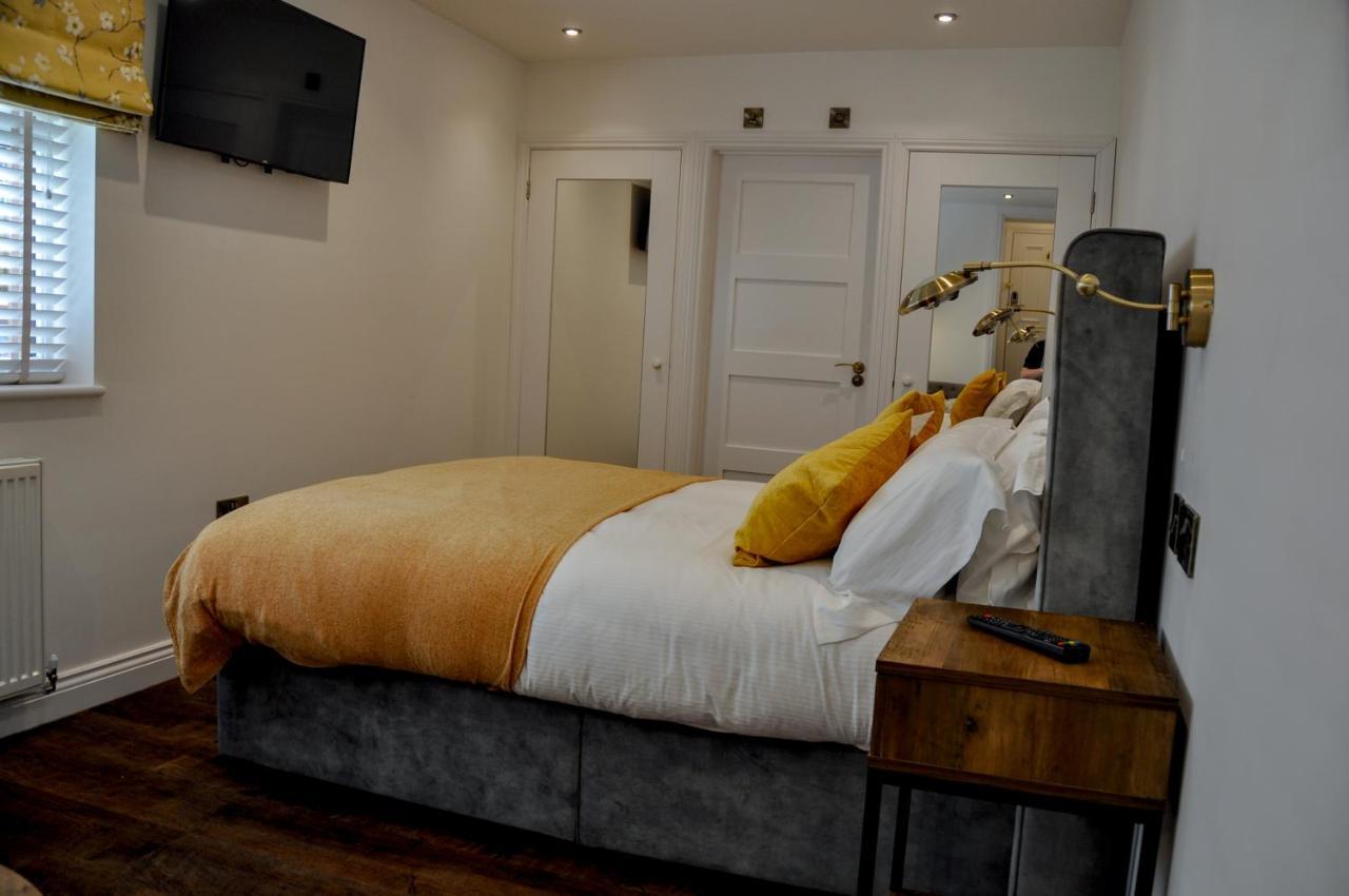 Upstairs At 33 - Self Check In Boutique Accommodation In Worcester Centre Экстерьер фото