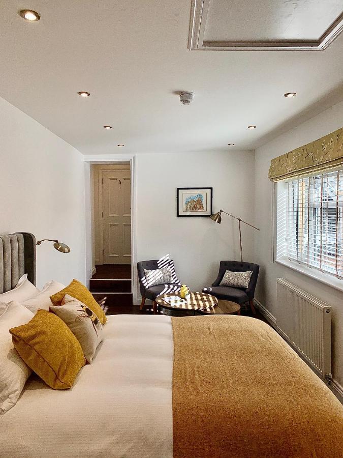 Upstairs At 33 - Self Check In Boutique Accommodation In Worcester Centre Экстерьер фото