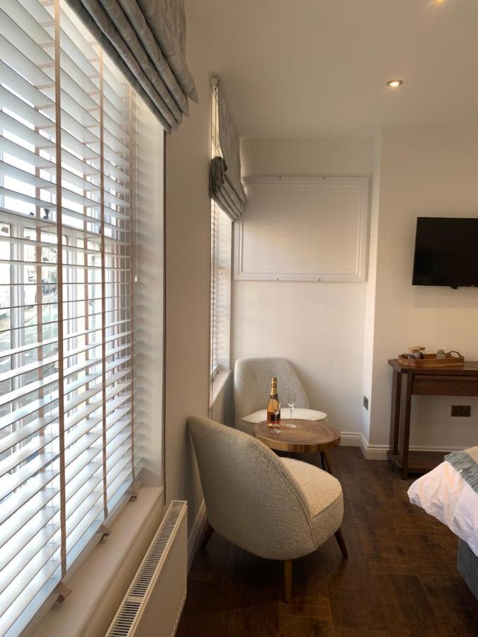 Upstairs At 33 - Self Check In Boutique Accommodation In Worcester Centre Экстерьер фото