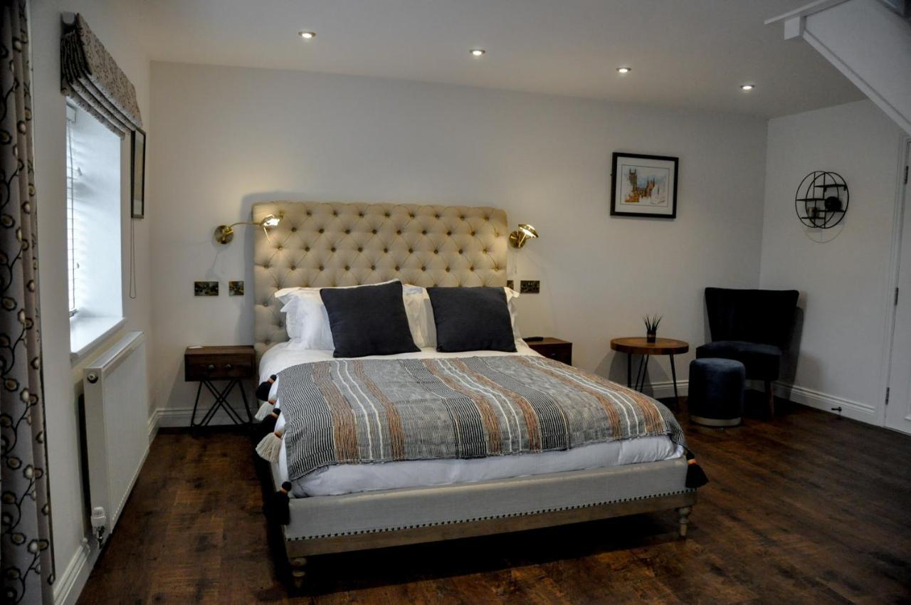 Upstairs At 33 - Self Check In Boutique Accommodation In Worcester Centre Экстерьер фото